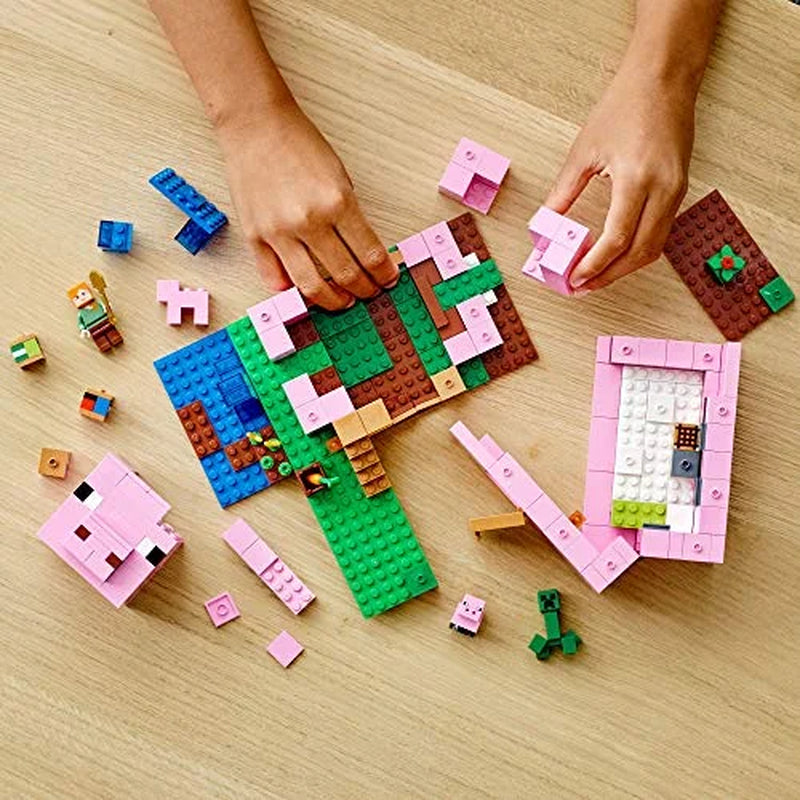 Minecraft the Pig House, 21170 with Alex, Creeper and 2 Pig Figures, Animal Building Toy, Gift Idea for Kids, Boys & Girls Ages 8+
