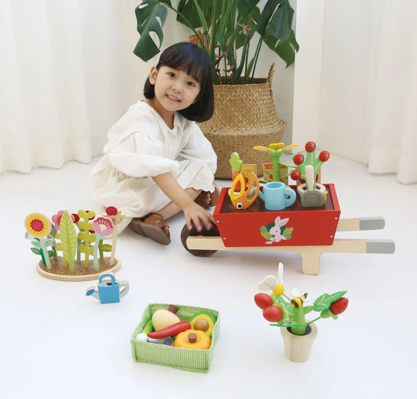 - Garden Wheelbarrow Set - Deluxe Garden Pretend Play Wooden Toy Set for Gardening - Educational, Creative and Imaginative Fun in Garden for Children 3+ TL8357