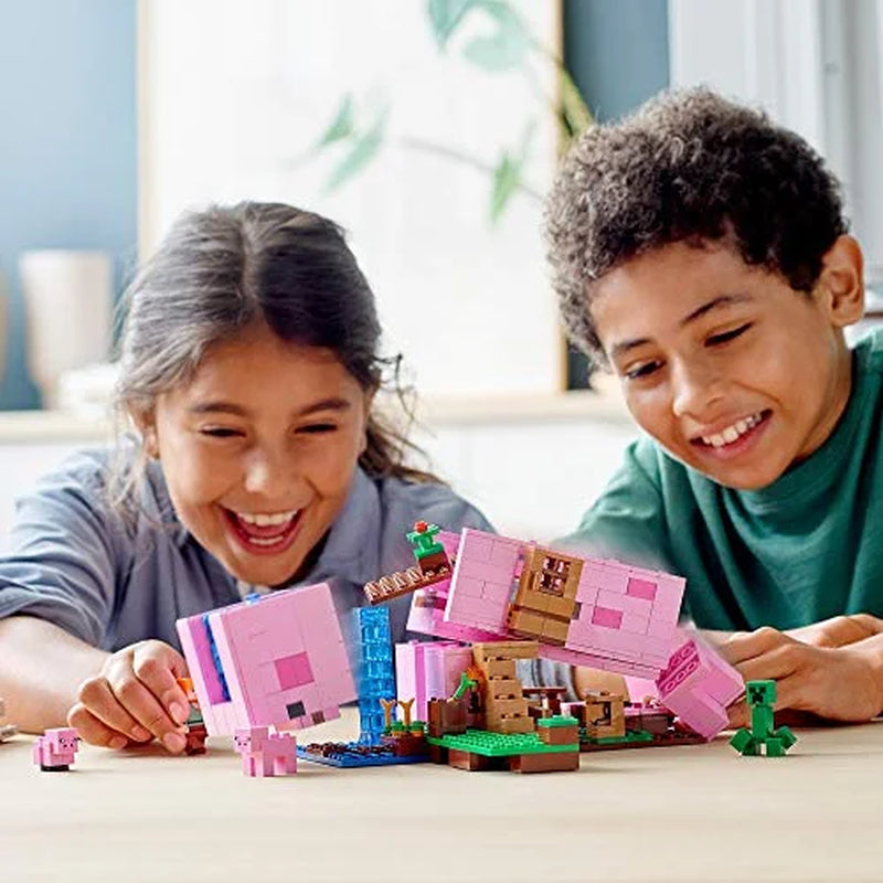 Minecraft the Pig House, 21170 with Alex, Creeper and 2 Pig Figures, Animal Building Toy, Gift Idea for Kids, Boys & Girls Ages 8+